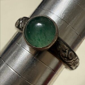 Sterling Silver 925 Green Gemstone Vintage-Style Ring size 6